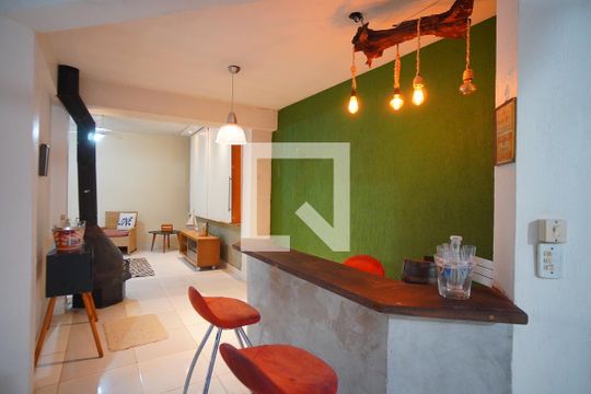 Sala de casa para alugar com 2 quartos, 120m² em Petrópolis, Porto Alegre