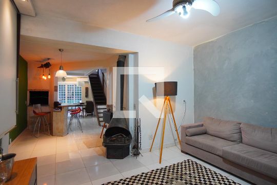 Sala de casa para alugar com 2 quartos, 120m² em Petrópolis, Porto Alegre