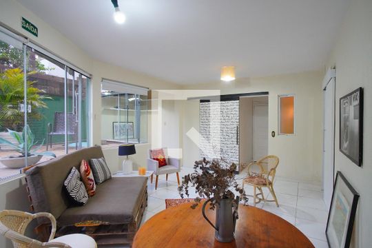 Sala 2 de casa para alugar com 2 quartos, 120m² em Petrópolis, Porto Alegre