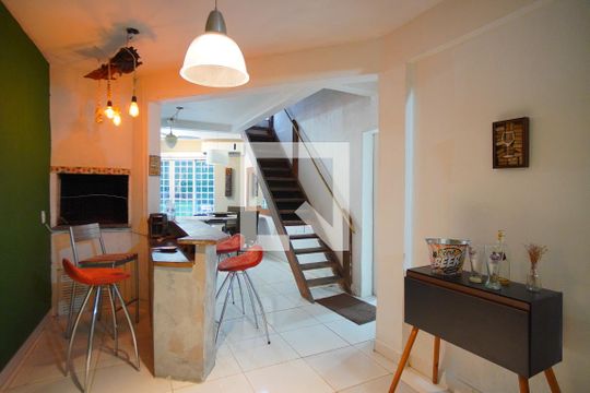 Sala de casa para alugar com 2 quartos, 120m² em Petrópolis, Porto Alegre