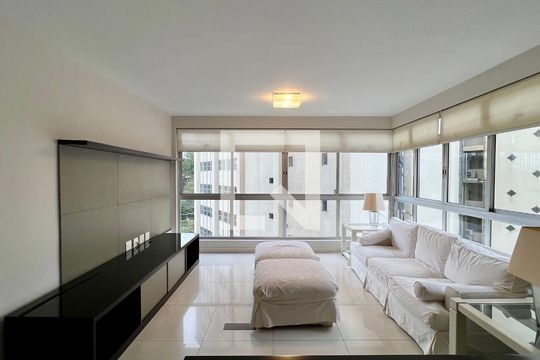 Sala de apartamento à venda com 3 quartos, 140m² em Paraíso, São Paulo