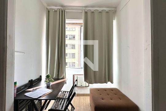 Sala/Quarto de apartamento para alugar com 0 quarto, 27m² em Copacabana, Rio de Janeiro