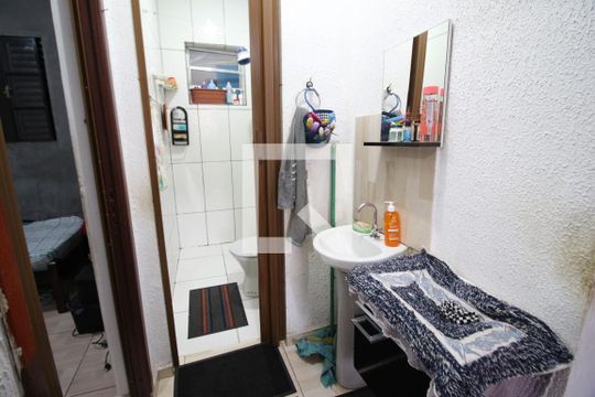 Banheiro de casa à venda com 2 quartos, 57m² em Padroeira, Osasco