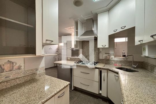 Cozinha de apartamento à venda com 2 quartos, 80m² em Indianópolis, São Paulo