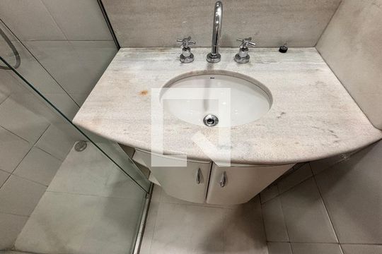 Banheiro de apartamento à venda com 2 quartos, 80m² em Indianópolis, São Paulo