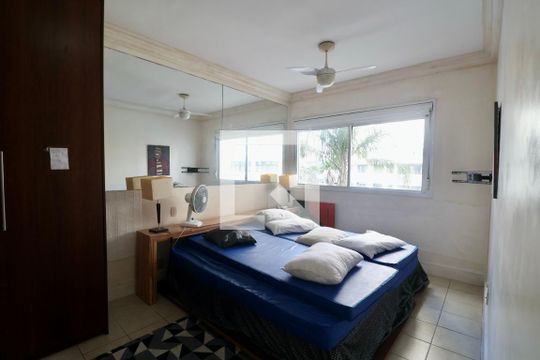 Quarto Suíte de apartamento para alugar com 2 quartos, 88m² em Vila Alzira, Guarujá