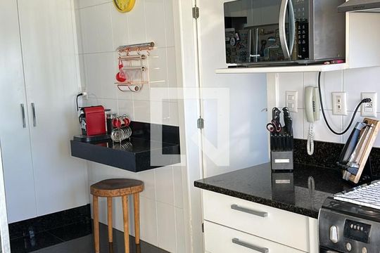 Cozinha de apartamento à venda com 4 quartos, 220m² em Vila da Serra, Nova Lima