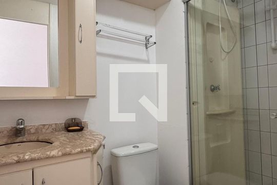 Banheiro de apartamento à venda com 2 quartos, 48m² em Jardim Dom Vieira, Campinas
