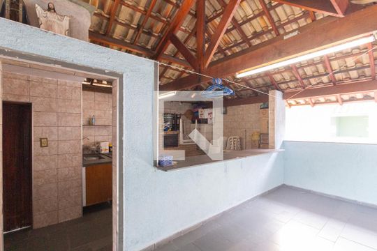 Quintal de casa à venda com 4 quartos, 268m² em Bandeiras, Osasco