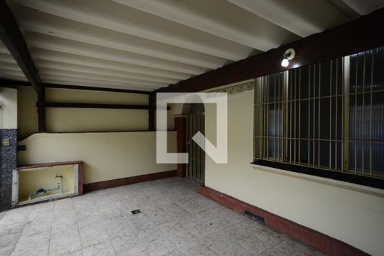 Garagem de casa à venda com 2 quartos, 180m² em Vila Deodoro, São Paulo