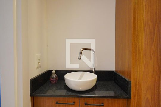 Banheiro Social de apartamento para alugar com 1 quarto, 40m² em Saco dos Limões, Florianópolis