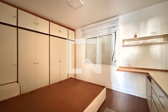 Quarto 1 de apartamento para alugar com 2 quartos, 70m² em Itaim Bibi, São Paulo