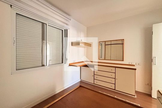 Quarto 1 de apartamento para alugar com 2 quartos, 70m² em Itaim Bibi, São Paulo