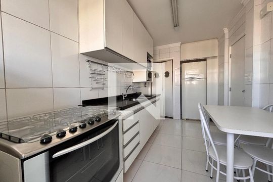 Cozinha de apartamento à venda com 2 quartos, 70m² em Itaim Bibi, São Paulo