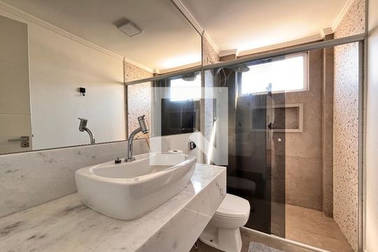Banheiro de apartamento à venda com 2 quartos, 70m² em Itaim Bibi, São Paulo