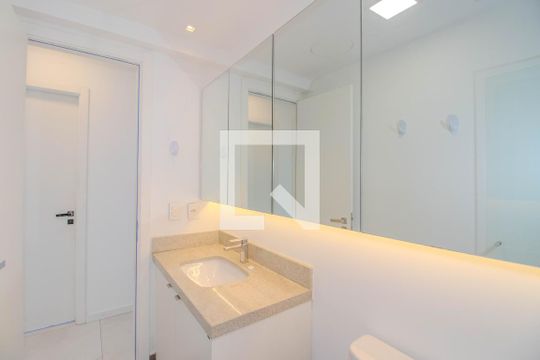 Banheiro Social de apartamento para alugar com 3 quartos, 67m² em São Sebastião, Porto Alegre