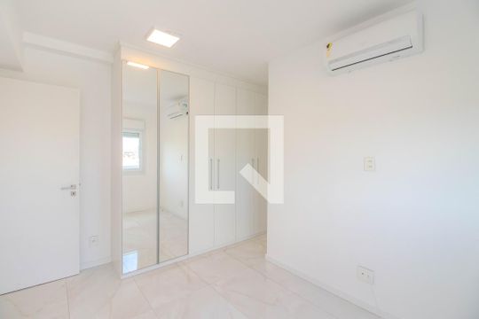 Suíte de apartamento para alugar com 3 quartos, 67m² em São Sebastião, Porto Alegre