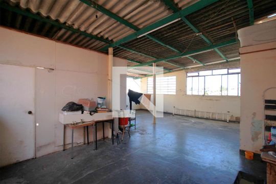 Area privativa de casa à venda com 4 quartos, 320m² em Nova Floresta, Belo Horizonte