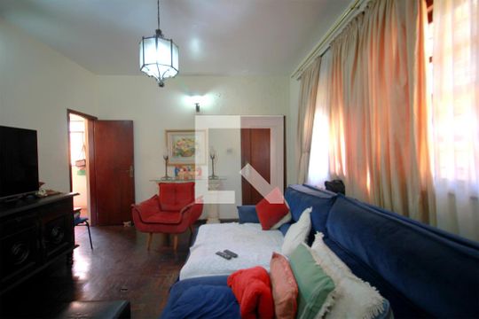 Casa à venda com 4 quartos, 320m² em Nova Floresta, Belo Horizonte