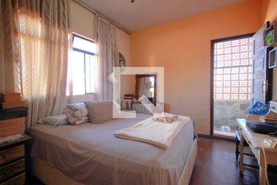 Suíte 1 de casa à venda com 4 quartos, 320m² em Nova Floresta, Belo Horizonte