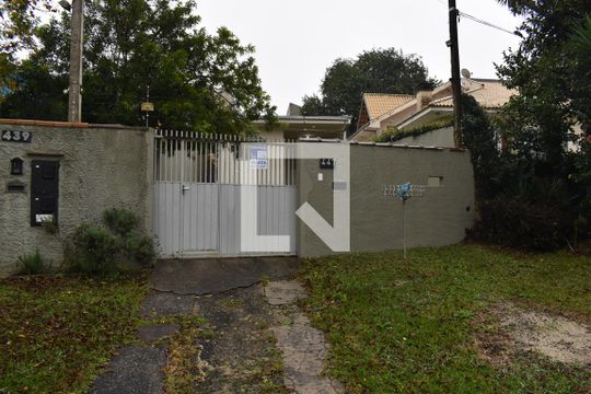 Fachada de casa para alugar com 2 quartos, 66m² em Santa Felicidade, Curitiba