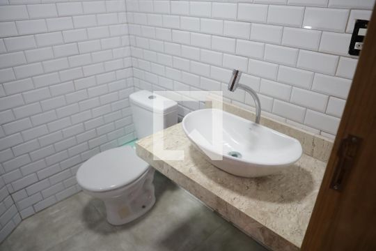 Banheiro Social de kitnet/studio para alugar com 1 quarto, 95m² em Nova Suiça, Goiânia