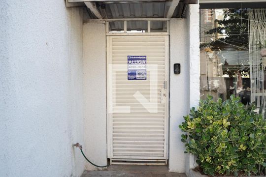 Fachada e placa de kitnet/studio para alugar com 1 quarto, 95m² em Nova Suiça, Goiânia