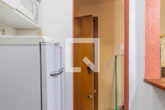 Cozinha de apartamento para alugar com 1 quarto, 25m² em Azenha, Porto Alegre