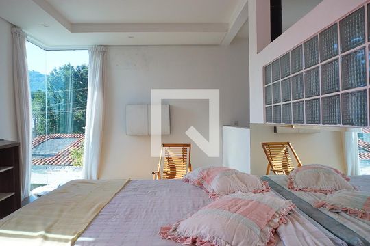 Suíte de casa para alugar com 1 quarto, 100m² em Cachoeira do Bom Jesus Leste, Florianópolis