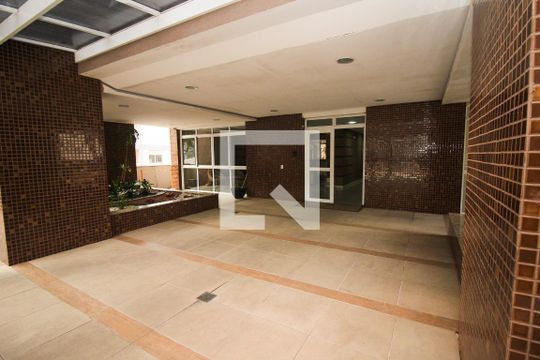 Hall de entrada de apartamento à venda com 3 quartos, 83m² em Santana, Porto Alegre