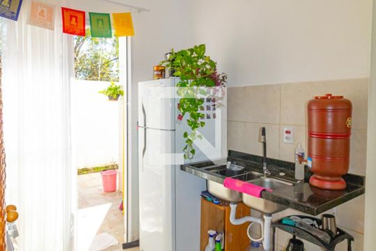 Cozinha de apartamento à venda com 2 quartos, 40m² em Fátima, Canoas