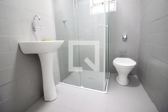 Banheiro Social de casa para alugar com 2 quartos, 70m² em Rochdale, Osasco