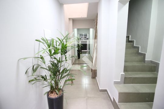 Entrada de casa para alugar com 2 quartos, 70m² em Rochdale, Osasco