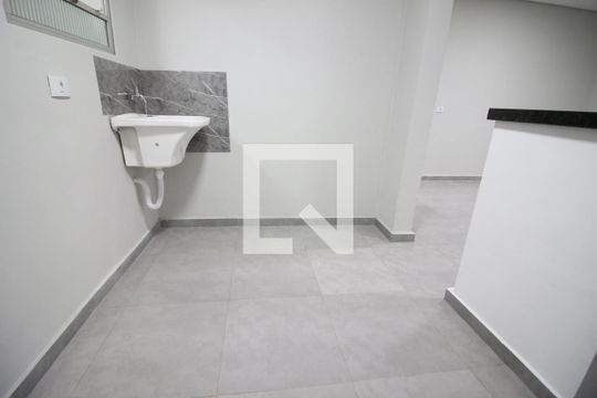 Área de Serviço de casa para alugar com 2 quartos, 70m² em Rochdale, Osasco