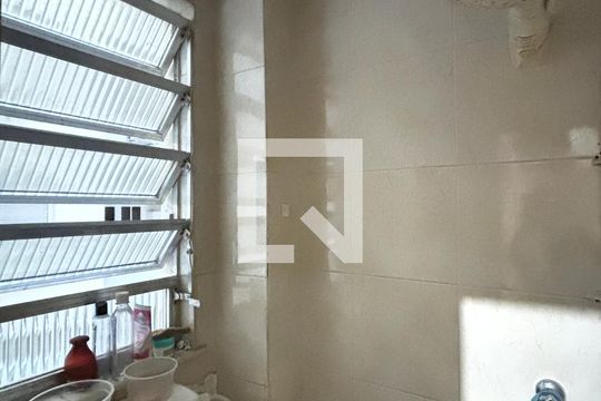 Área de serviço - banheiro de apartamento à venda com 3 quartos, 125m² em Copacabana, Rio de Janeiro