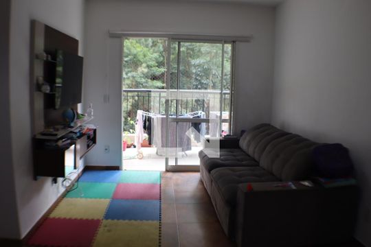 Sala de apartamento para alugar com 2 quartos, 87m² em Jardim Tupanci, Barueri