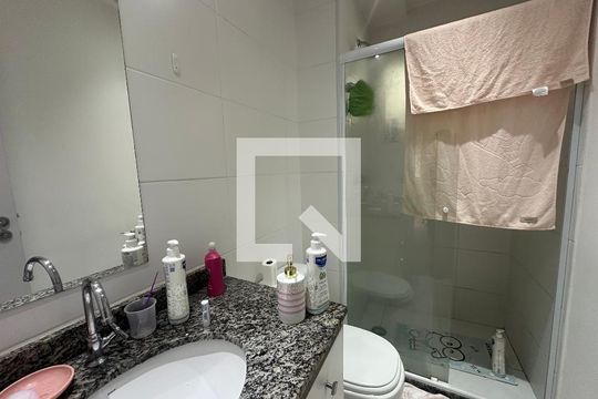 Banheiro da Suíte de apartamento para alugar com 2 quartos, 87m² em Jardim Tupanci, Barueri