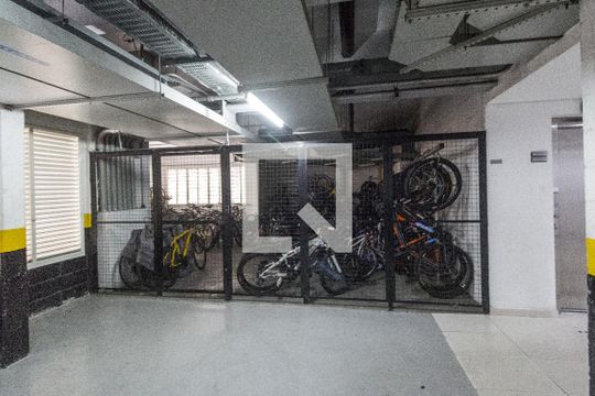 Área comum de apartamento para alugar com 2 quartos, 87m² em Jardim Tupanci, Barueri