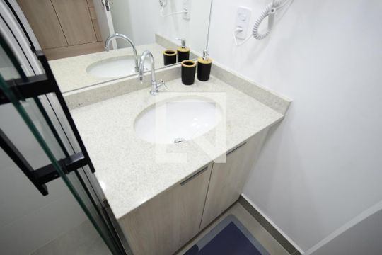 Banheiro de kitnet/studio para alugar com 1 quarto, 23m² em Vila Mariana, São Paulo