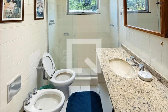 Banheiro de apartamento à venda com 3 quartos, 100m² em Jardim Botânico, Rio de Janeiro