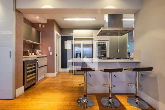 Cozinha de apartamento à venda com 3 quartos, 223m² em Paraíso, São Paulo
