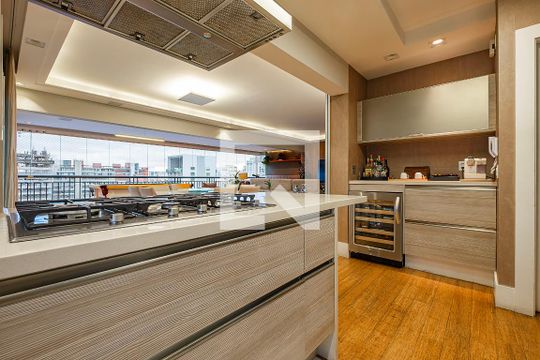 Cozinha de apartamento à venda com 3 quartos, 223m² em Paraíso, São Paulo