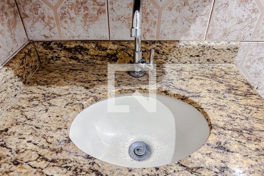 Banheiro de casa para alugar com 1 quarto, 35m² em Belém, São Paulo