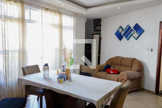 Sala  de casa à venda com 2 quartos, 130m² em Cipava, Osasco