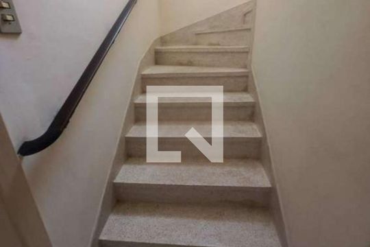 Escada de casa à venda com 3 quartos, 250m² em Planalto Paulista, São Paulo
