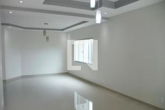 Sala de casa à venda com 3 quartos, 300m² em Parque São Lucas, São Paulo
