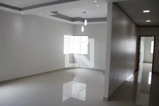 Sala de casa à venda com 3 quartos, 300m² em Parque São Lucas, São Paulo
