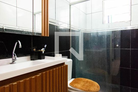 Banheiro de casa para alugar com 3 quartos, 53m² em Mathias Velho, Canoas