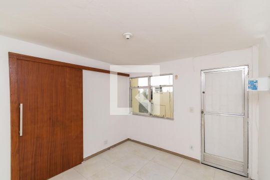 Sala de apartamento para alugar com 2 quartos, 50m² em Ramos, Rio de Janeiro