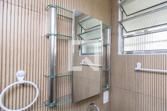 Banheiro de apartamento para alugar com 2 quartos, 50m² em Ramos, Rio de Janeiro